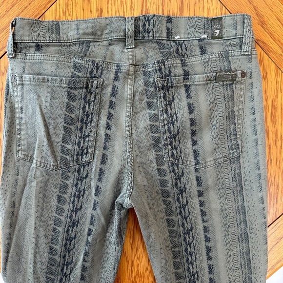 *7 FOR ALL MANKIND* Green Reptile Print Pants Size 29 - Picture 5 of 8